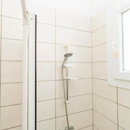 Sel C4 Apartman Lápithosz